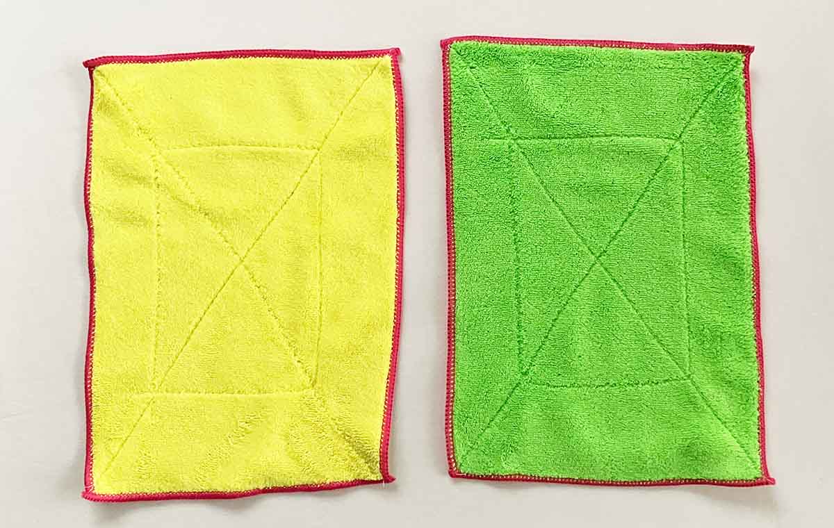 ダイソーの「マイクロファイバーぞうきん」