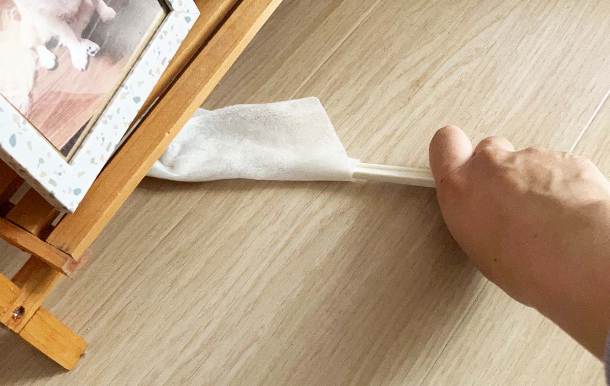 ダイソーの「隙間らくらく ハンディワイパー」