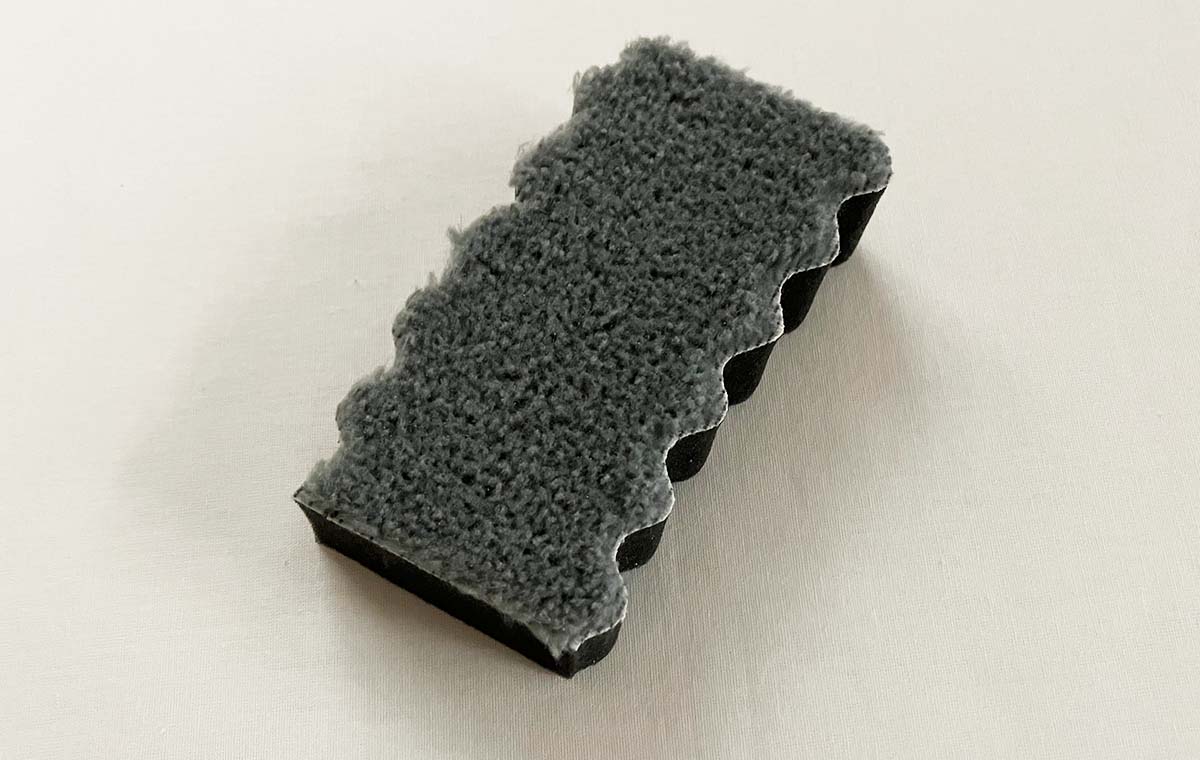 ダイソーの「フィルター汚れ スッキリスポンジ」