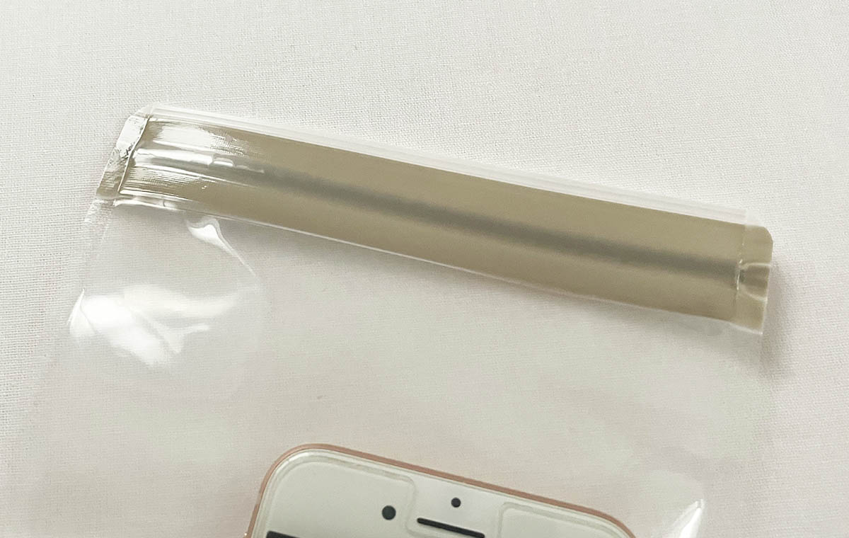 ダイソーの「簡易防水ソフトケース スマートフォン用」