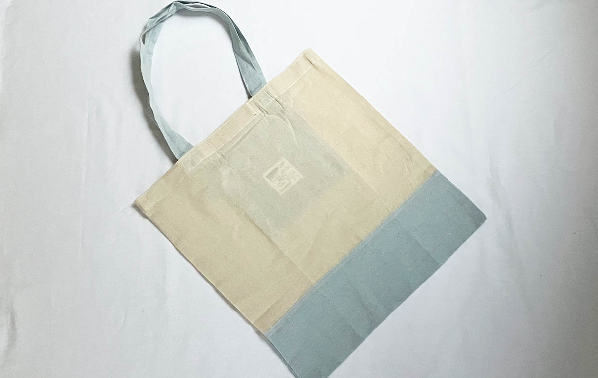 ダイソーの「トラベルポケッタブルコットン混トート」