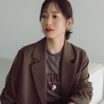 オールブラウンのきれいめカジュアルスタイル