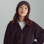 黒フリース×グリーンニットタイト