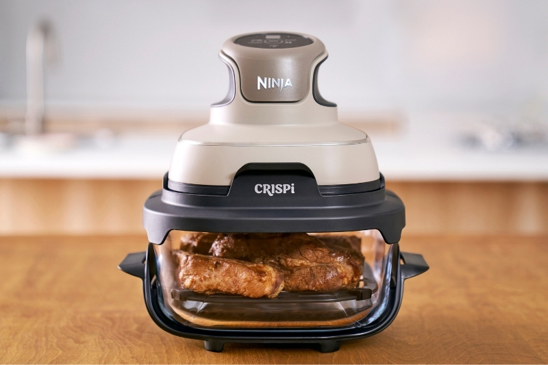 クリスピーでチキングリルを作っている様子の写真