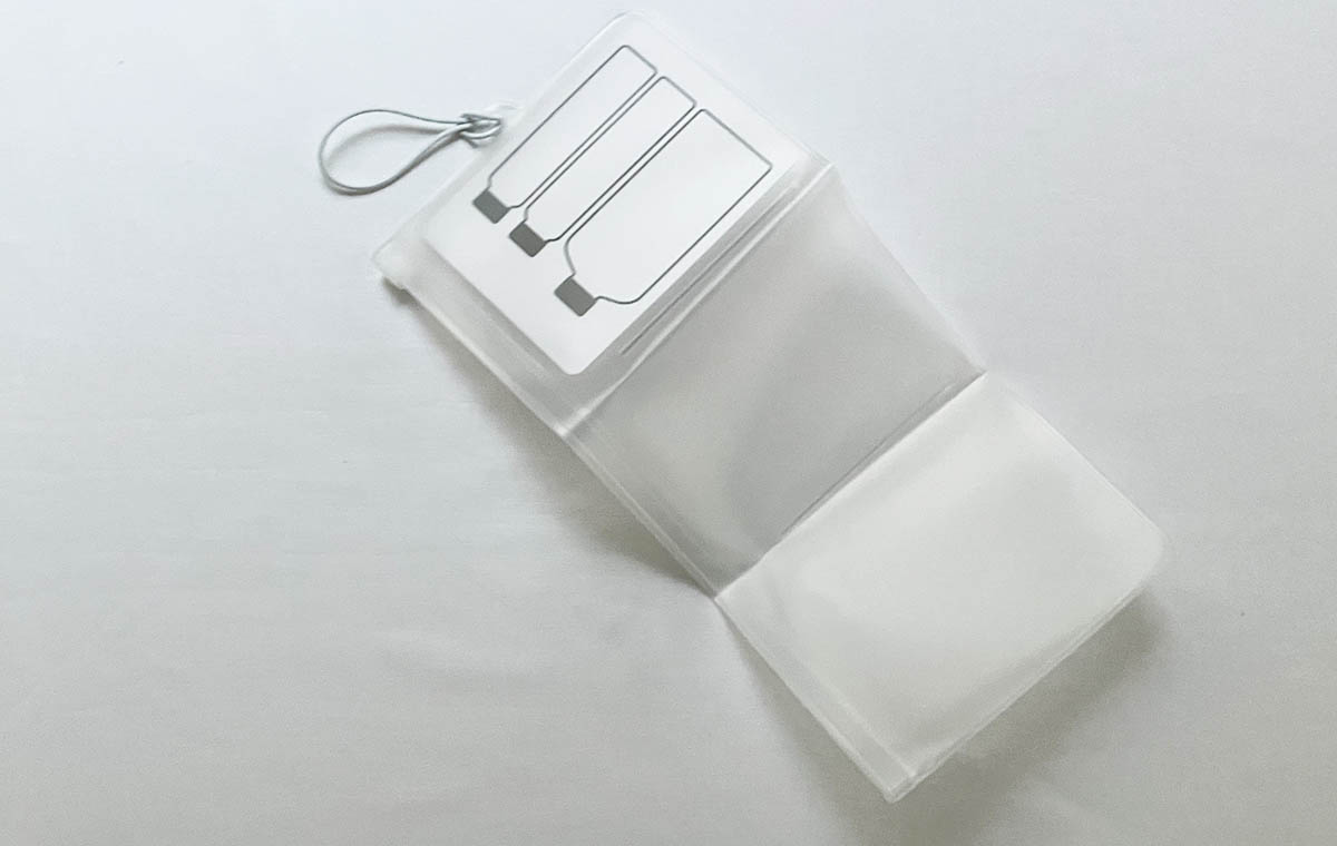 セリアの「くるっとまとまる 仕分けポーチ」