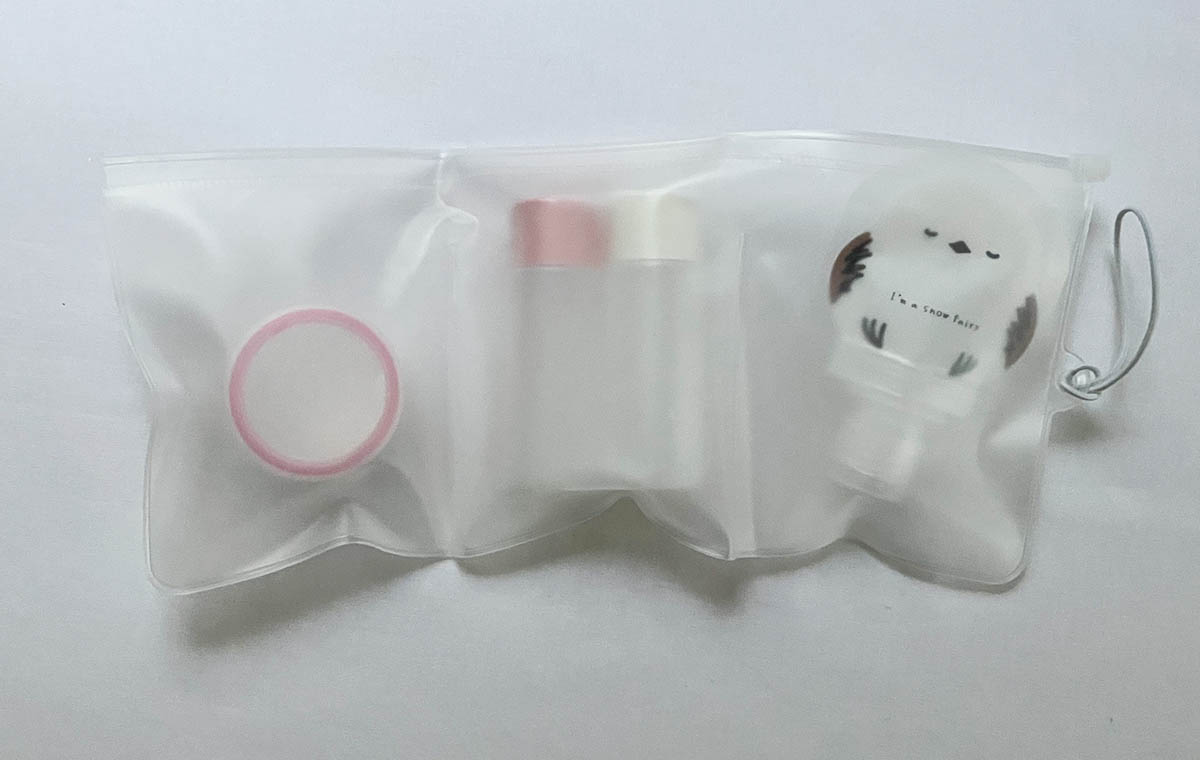 セリアの「くるっとまとまる 仕分けポーチ」