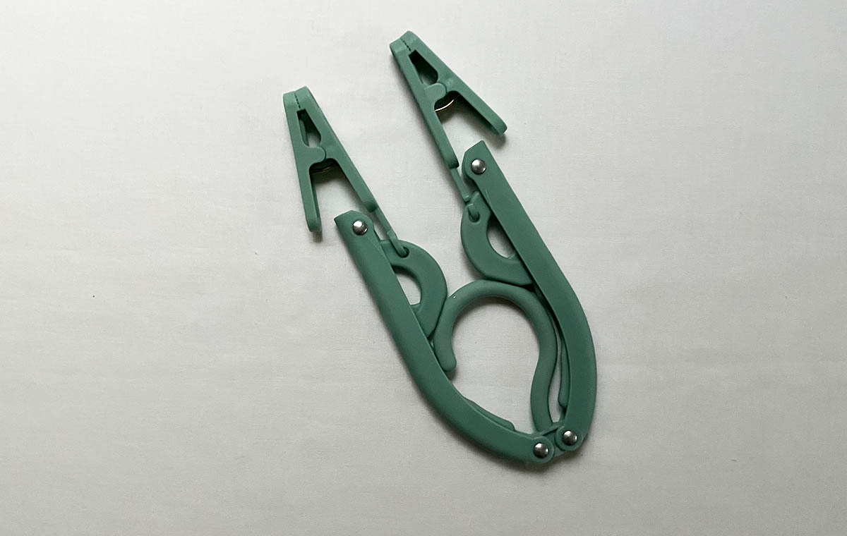 セリアの「トラベル用ハンガー」