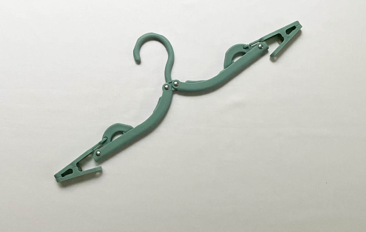 セリアの「トラベル用ハンガー」