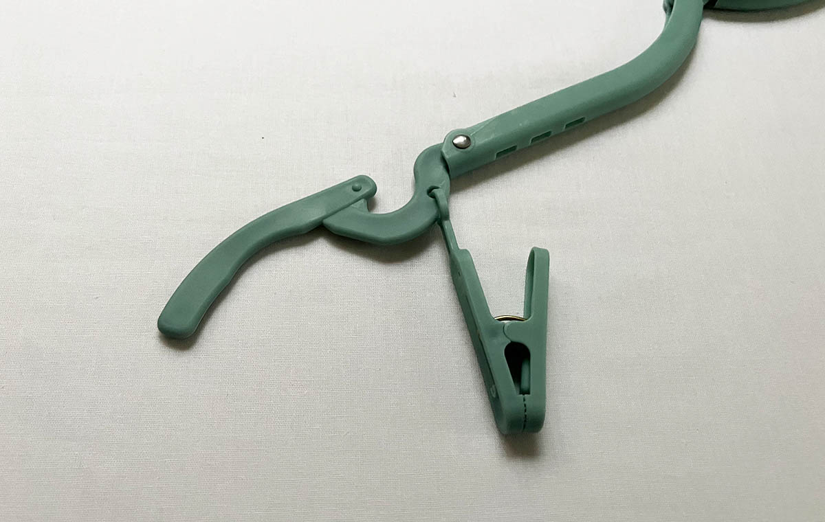 セリアの「トラベル用ハンガー」