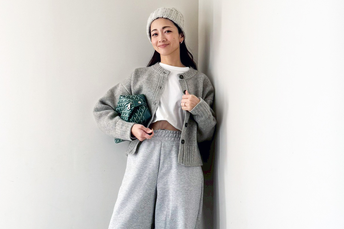 グレーカーディガン×短丈ロンT×グレースウェットパンツ