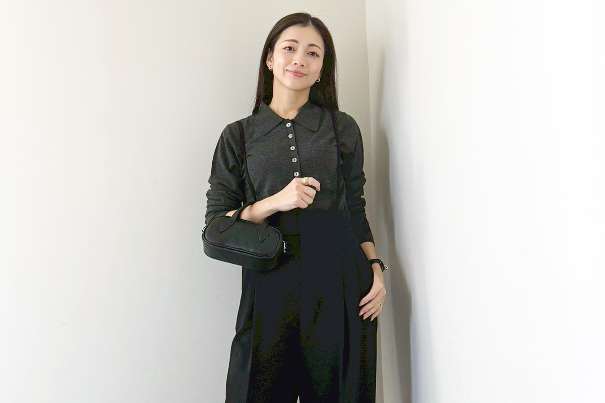 グレーポロニット×サスペンダー付きワイドパンツ