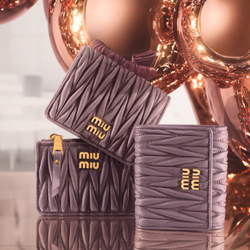 パープルカラーのマトラッセ財布