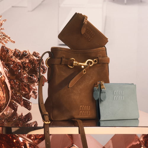 スウェードのスモールレザーグッズ