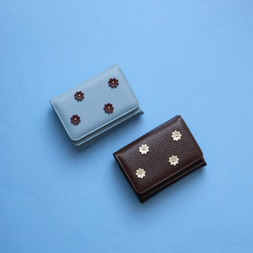 スモールフラワー ミニウォレット ペールブルー、ダークブラウン