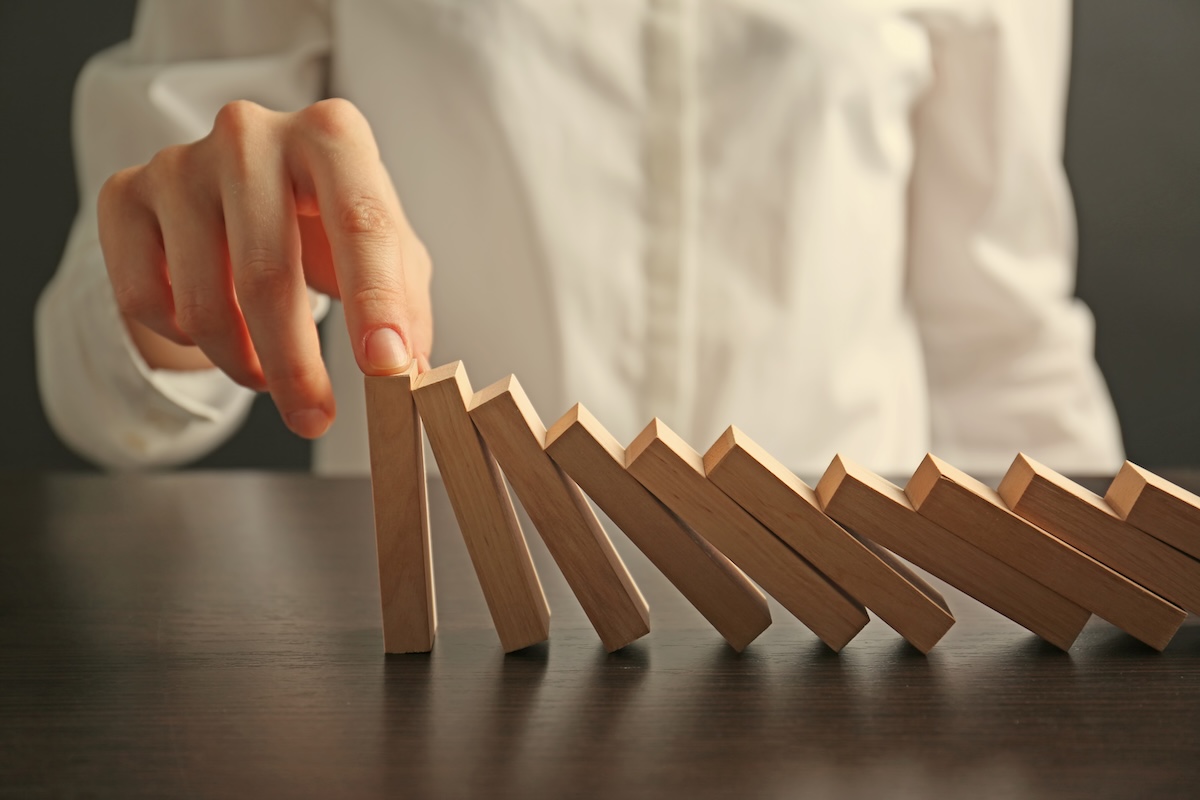 ドミノを抑えている人の手元
