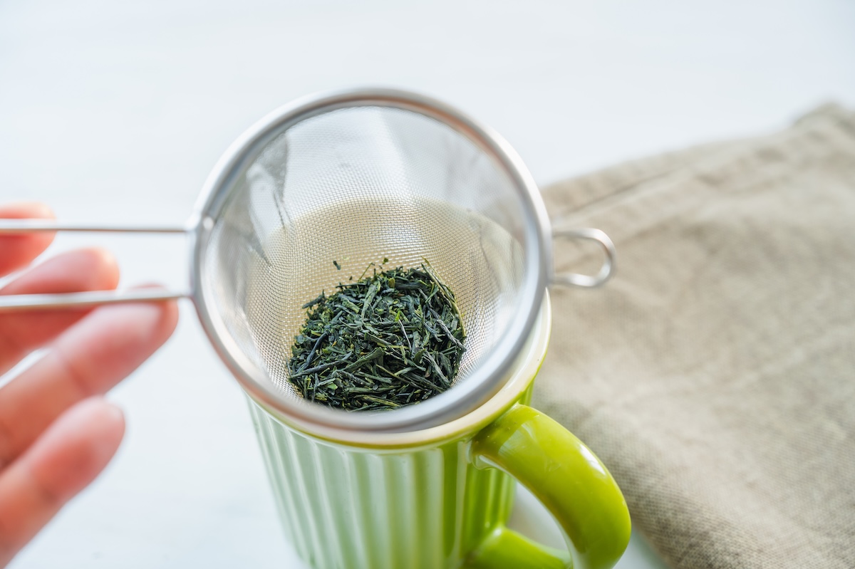 茶こしを使っている写真