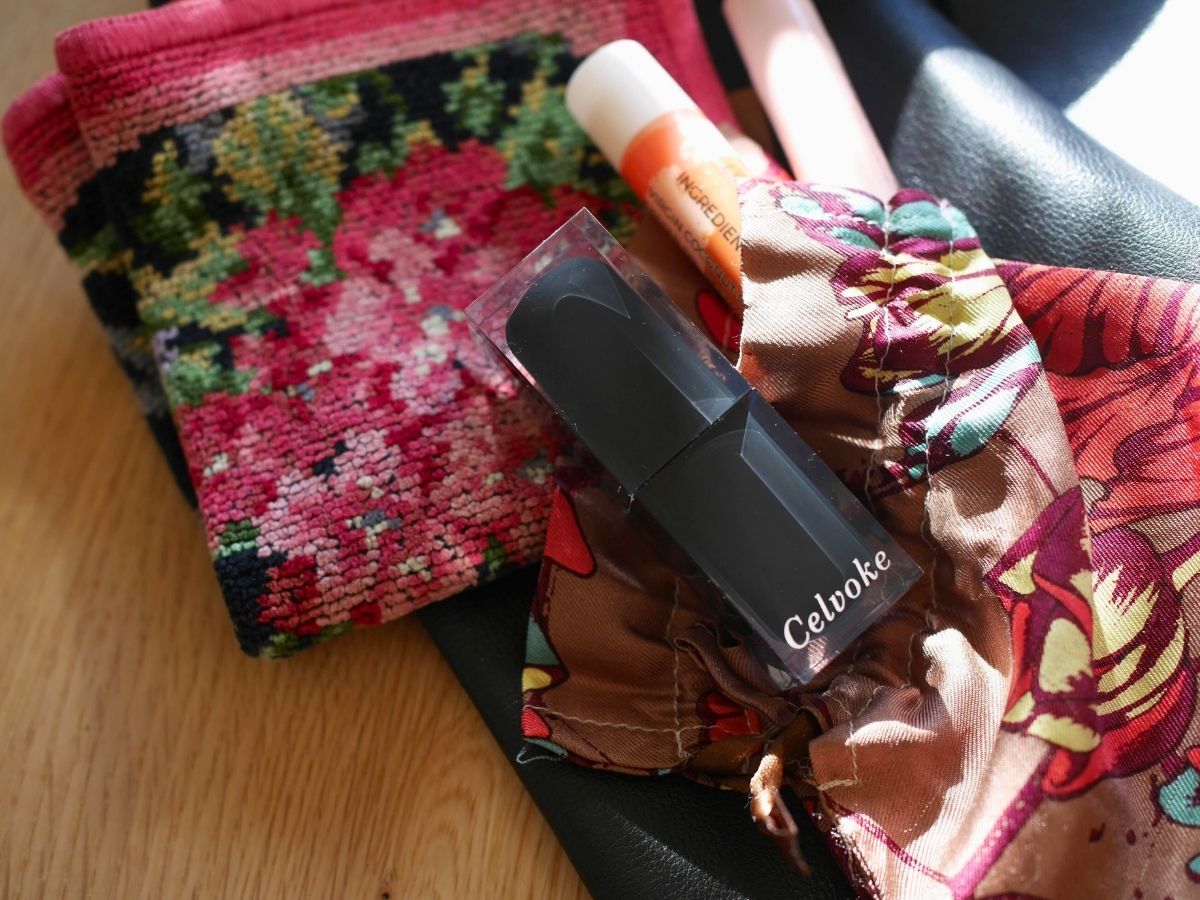 キャップをつけた状態のリップの写真