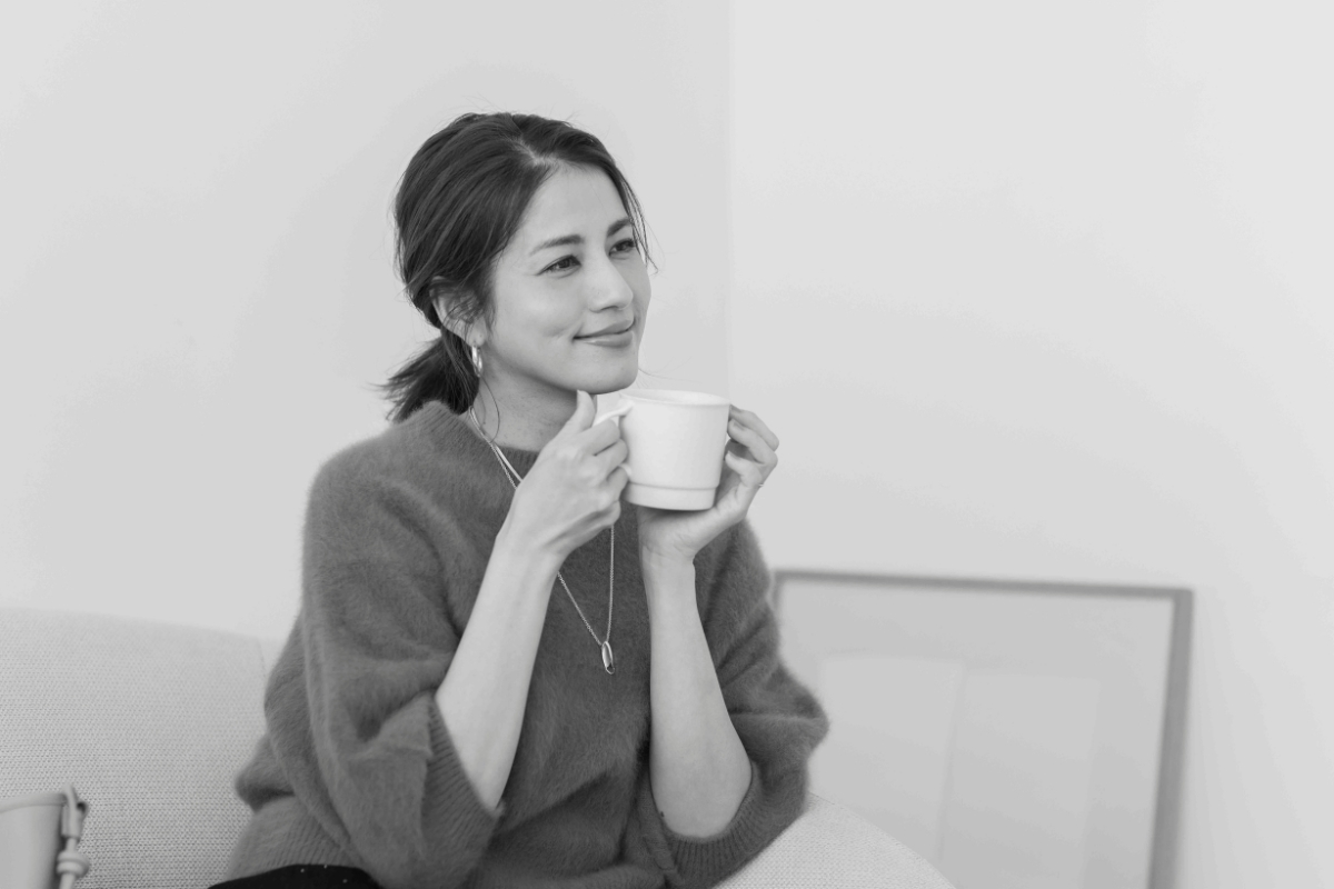 ニット×パンツコーデの永島優美さんの写真