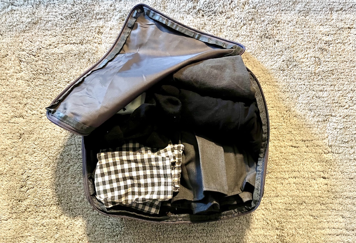 Mサイズには子供用の服を収納