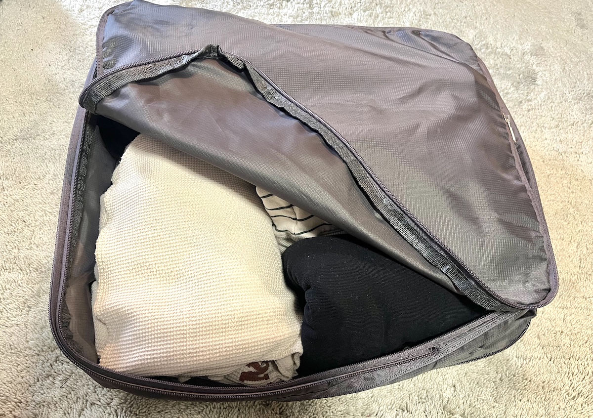 Lサイズは大人の服もたっぷり入る