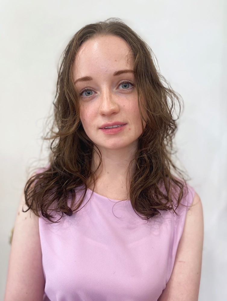 ラフなのにしっかりキレイ見えも叶える！ クセ毛も活かせるレイヤーパーマスタイル