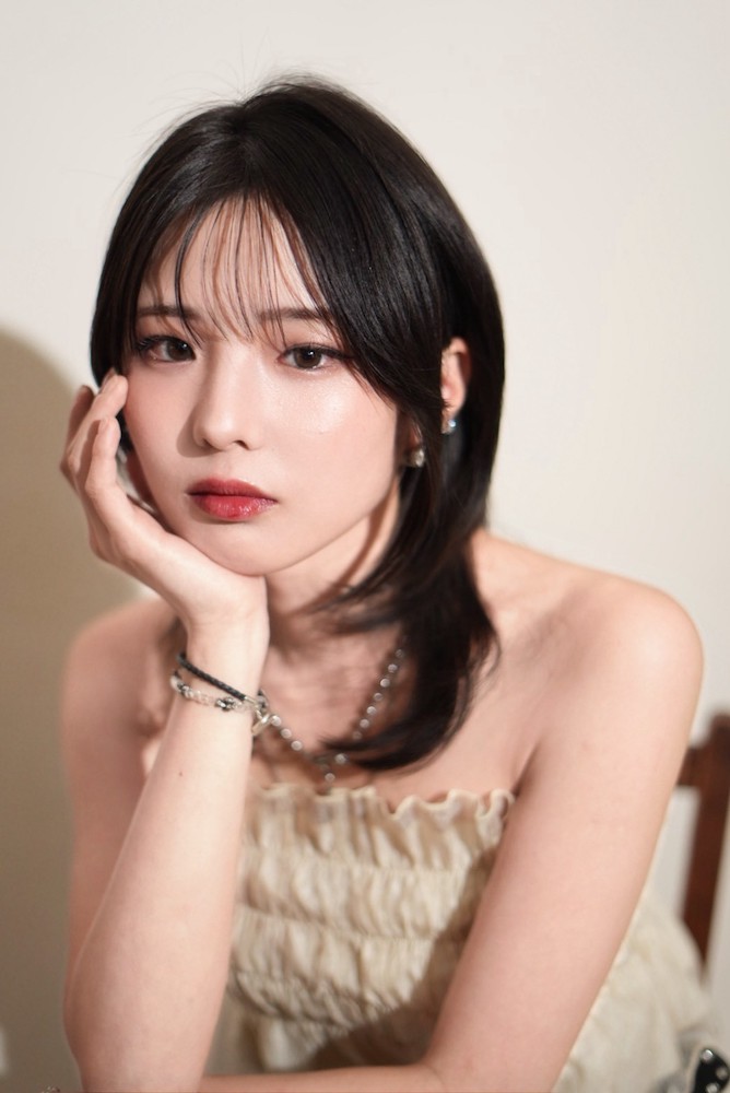 重く見えがちなロングスタイルこそレイヤーで軽やかに