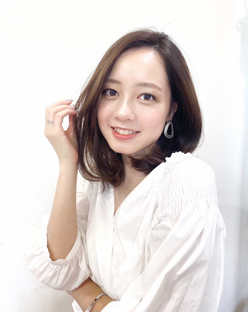 ナチュラルに女性らしさを引き出す王道のロングボブ