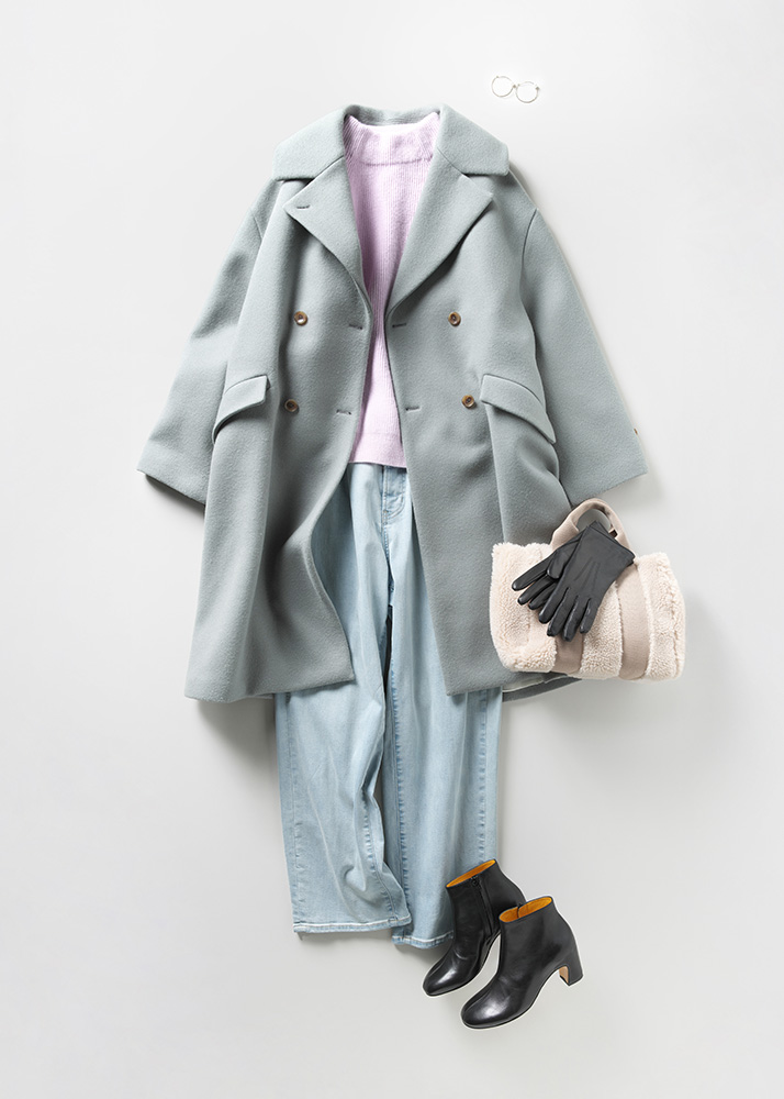 グレーコート×ピンクニット×淡色デニム