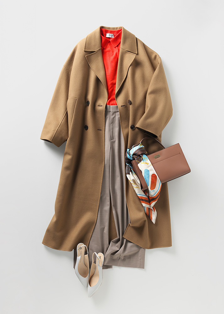 キャメルロングコート×オレンジニットポロ×ワイドパンツ