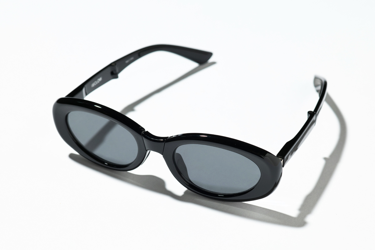 黒いサングラス