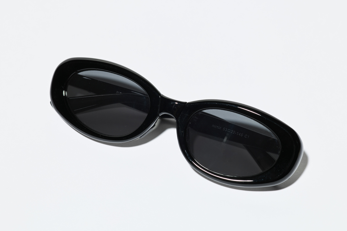 黒いサングラス