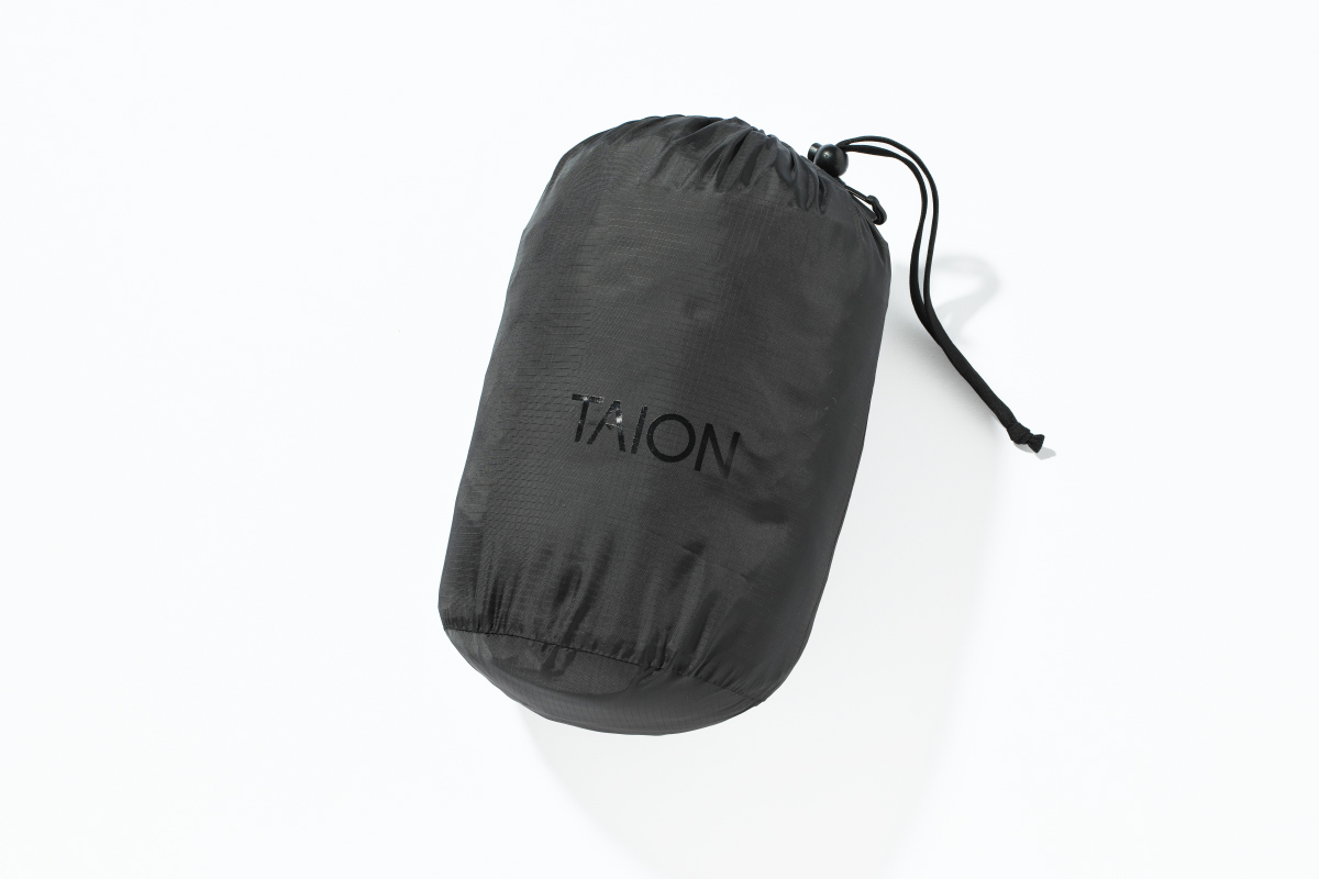 ケースに入れたダウンジャケット