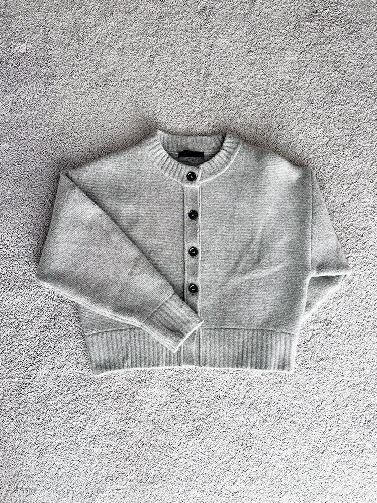 ZARAのニットカーディガン