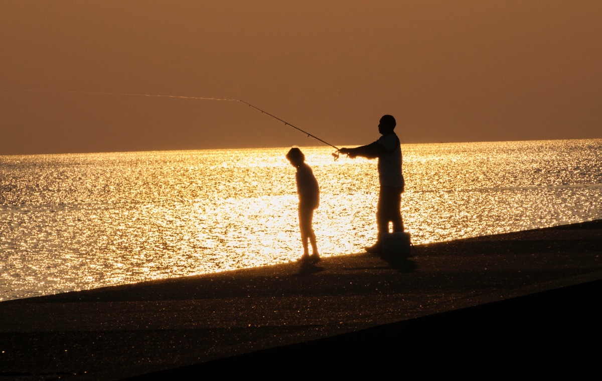 夕方 釣り人