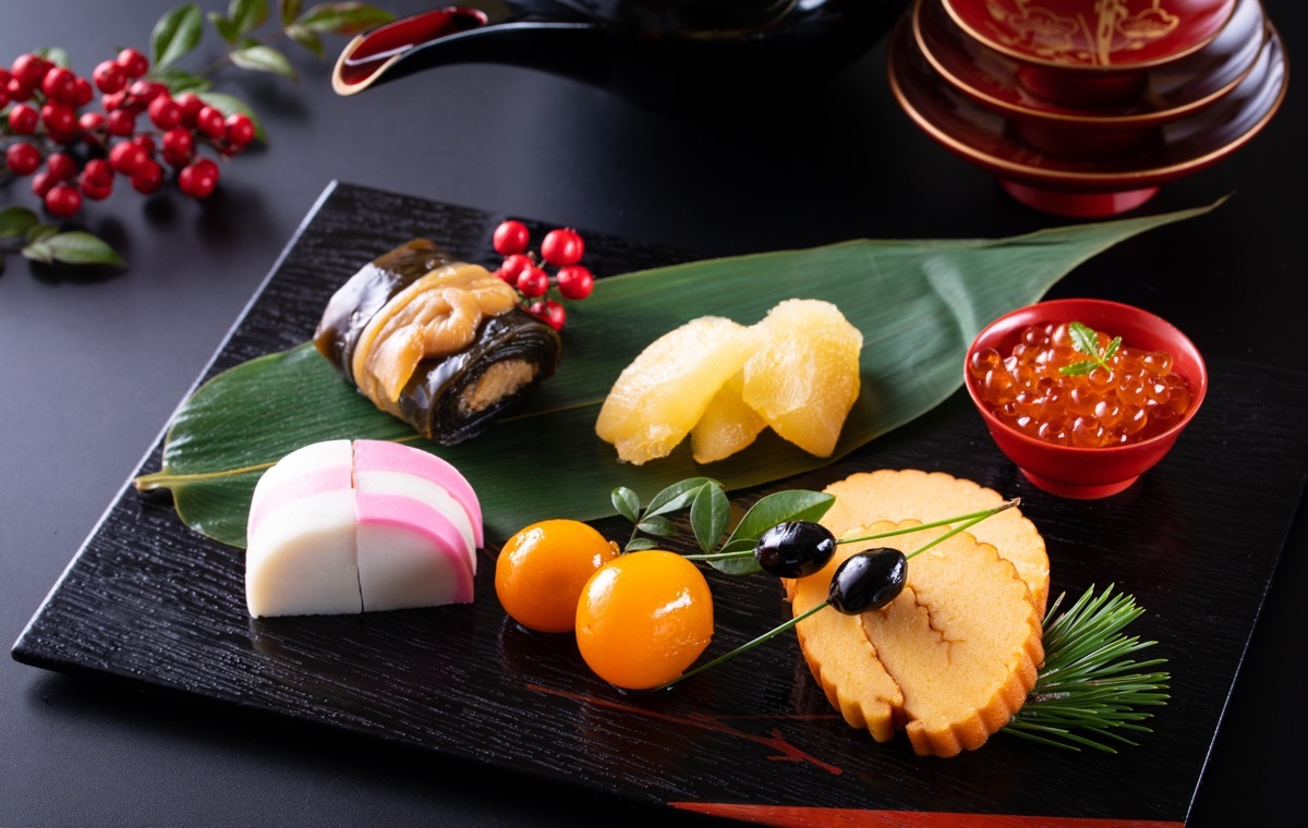 お皿に乗ったおせち