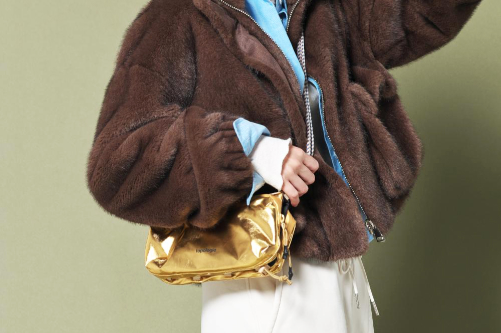 ゴールドバッグの寄り写真