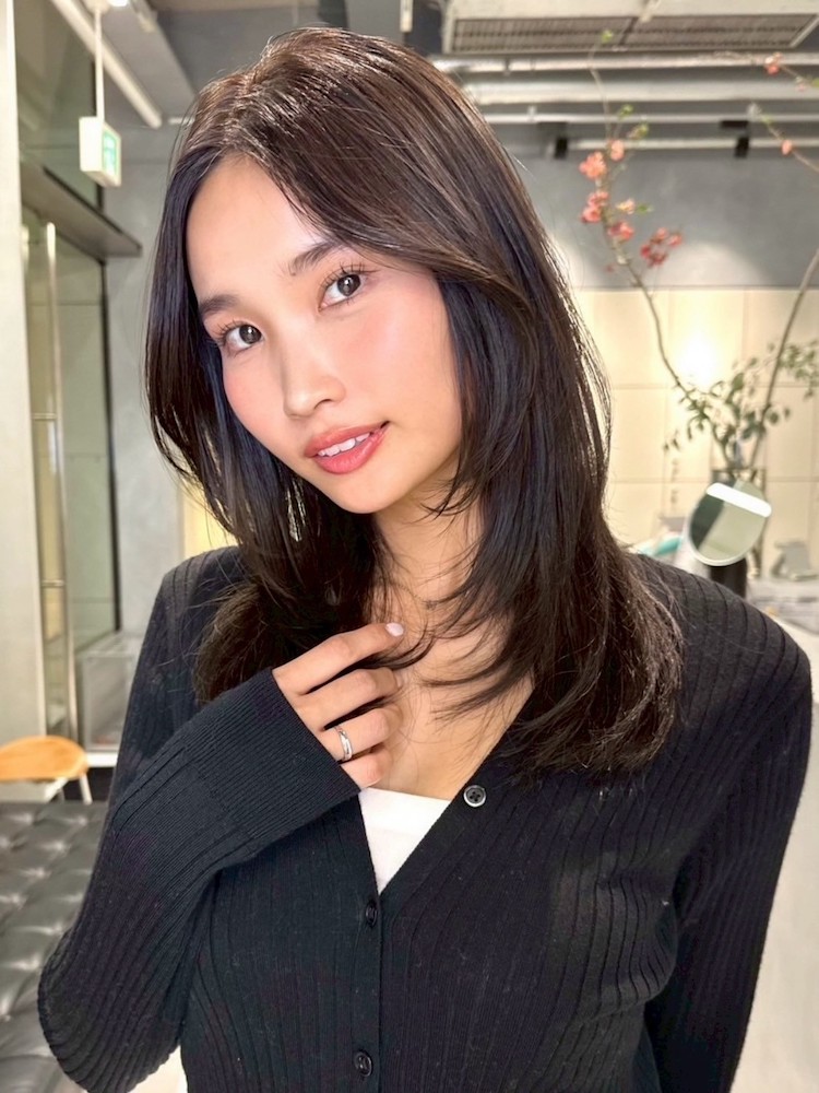 小顔効果も期待できるハイレイヤーは実はマルチなエレガントスタイル