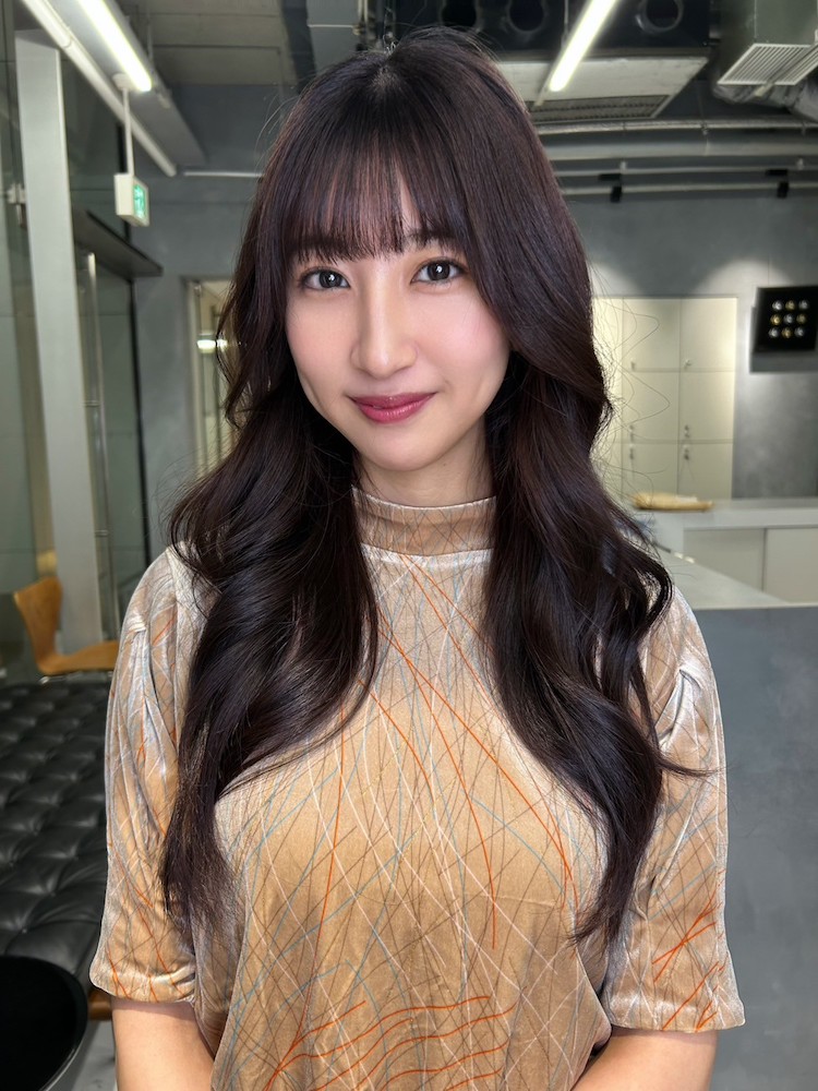 アッシュベージュと毛量調整が叶える軽やかロング