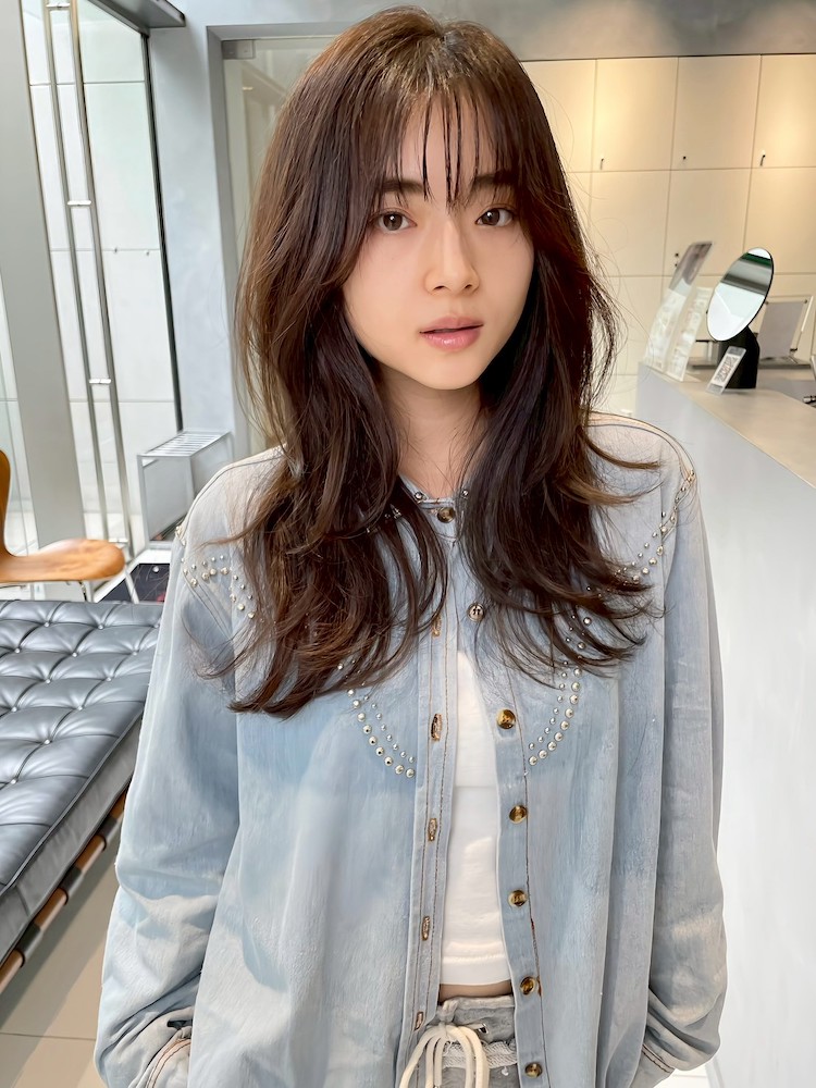 レイヤーですっきり！ 小顔見えとトレンド感も叶う大人レイヤーは艶ブラウンが◎