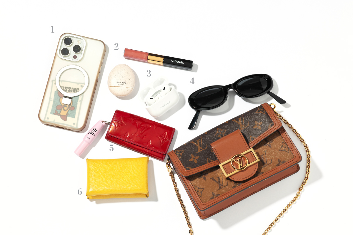 ドマーニ読者モデル 和田彩加さんのバッグの中身写真