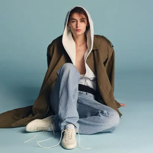 「サニー」ホワイト着用