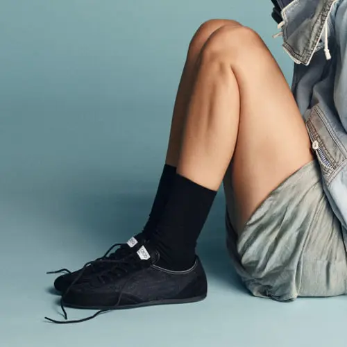 「サニー」ブラック着用