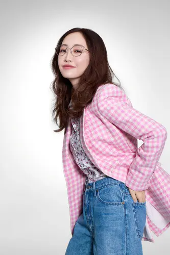 「透明感底上げフレーム」神崎恵着用