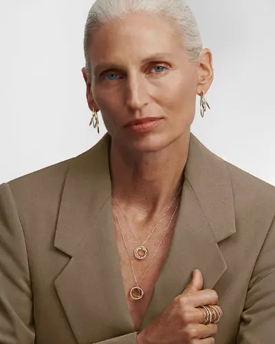 エレメンツ フローティング グラン ピアス 各￥484,000 ※シングルピアス エレメンツ フローティング ネックレス 各￥396,000 エレメンツ フローティング リング 各￥484,000～506,000 ※価格はサイズで異なります