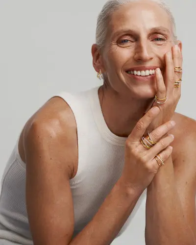 エレメンツ フローティング ピアス￥341,000 ※シングルピアス エレメンツ フローティング リング 各￥484,000～506,000 ※価格はサイズで異なります