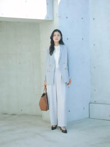 ダブルサテンストレッチワイドパンツ着用画像