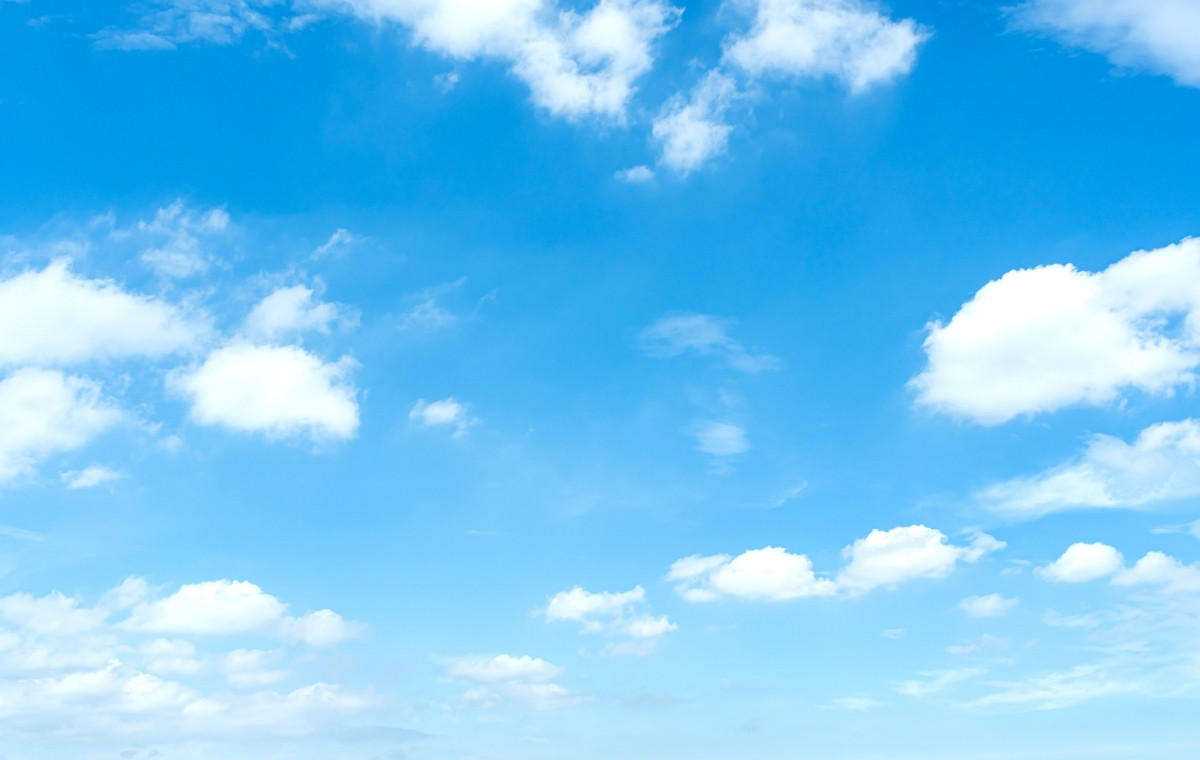 青い空と白い雲の写真