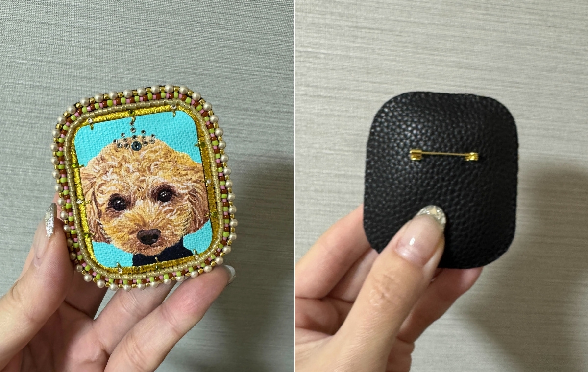 ブローチの表と裏の写真