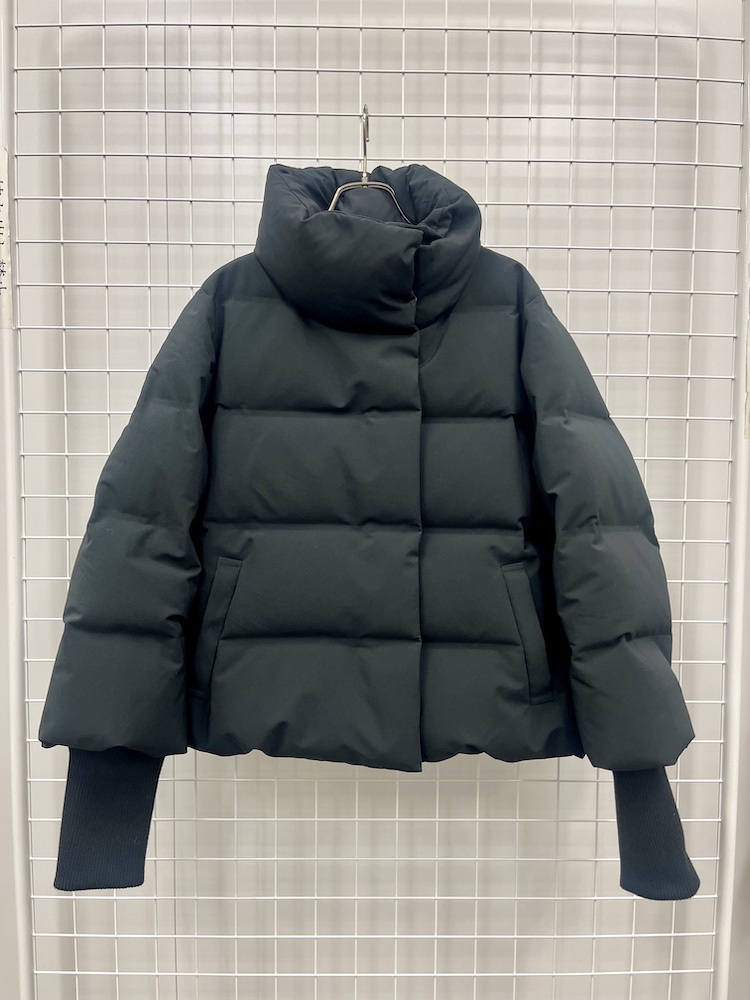  “アバハウス マヴィ”のショート丈ダウン