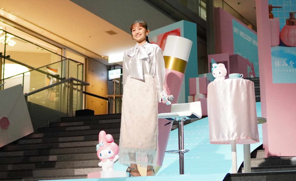 全身コーデを披露する百田さん